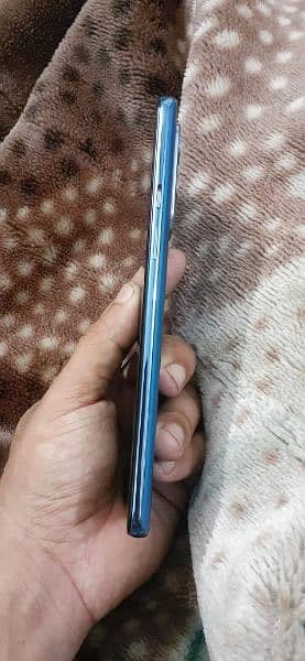 AOA i am selling my OnePlus 9 12/256 urgent 2line in screen 7