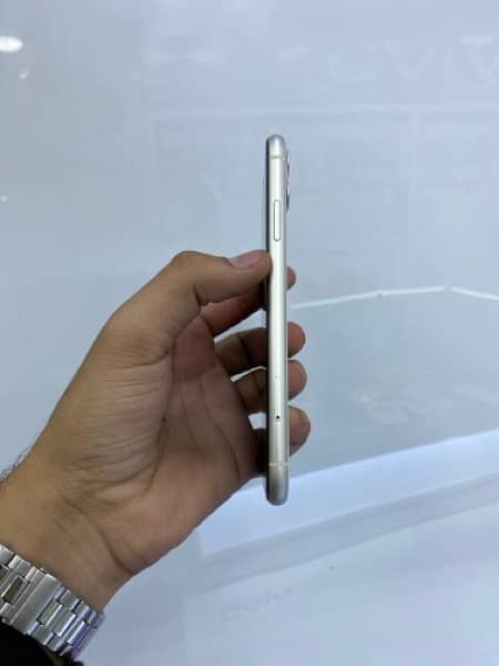 IPHONE 11 128GB WITH BOX PTA APPROVED 1