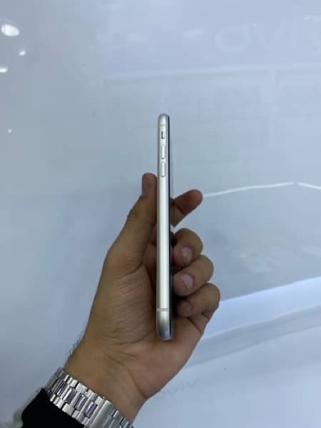 IPHONE 11 128GB WITH BOX PTA APPROVED 2