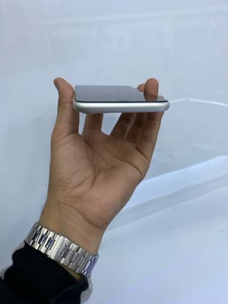 IPHONE 11 128GB WITH BOX PTA APPROVED 4