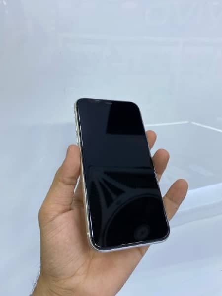 IPHONE 11 128GB WITH BOX PTA APPROVED 5