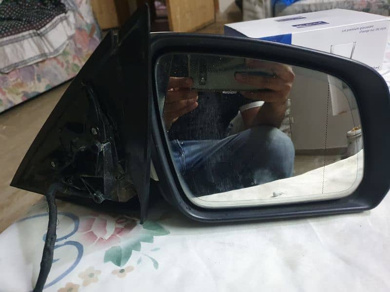 Mercedes side mirror 2