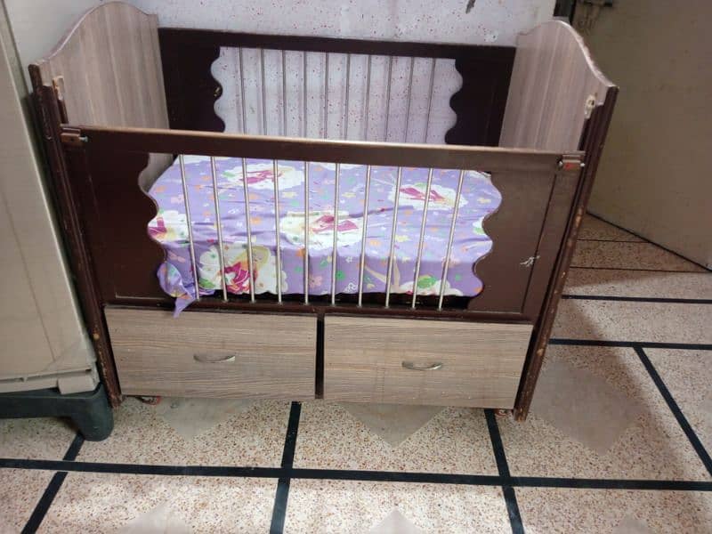 baby bed good condition 2