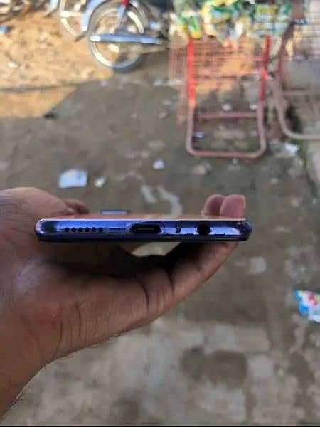 vivo v2025 8+4GB ram 128 GB 2