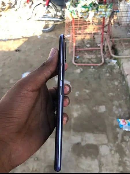 vivo v2025 8+4GB ram 128 GB 3