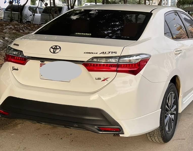 Toyota Altis Grande 2022 4