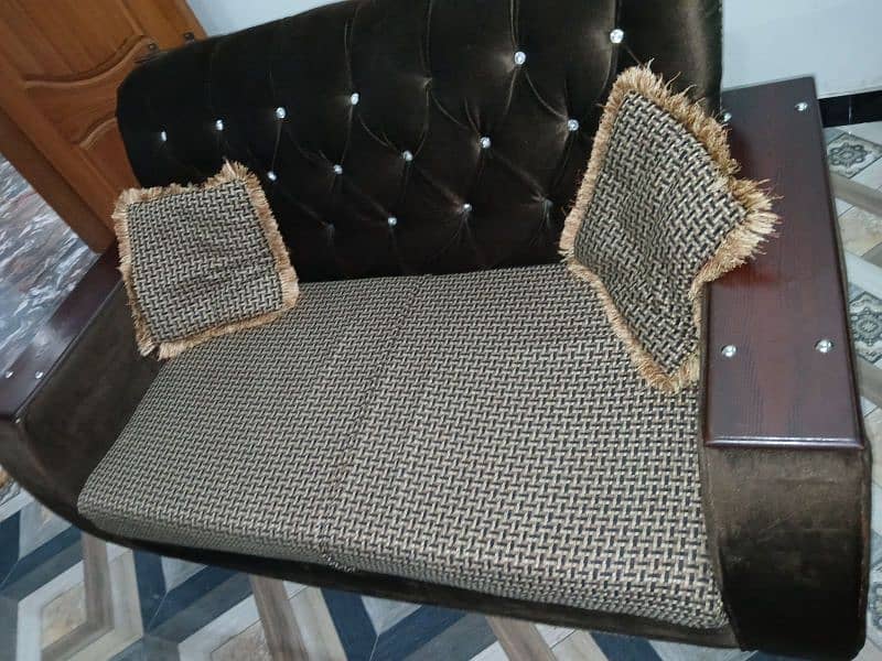 7 Seater Sofa New condition home used Urgent Sell 2