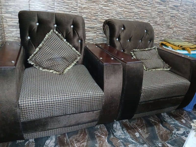 7 Seater Sofa New condition home used Urgent Sell 5