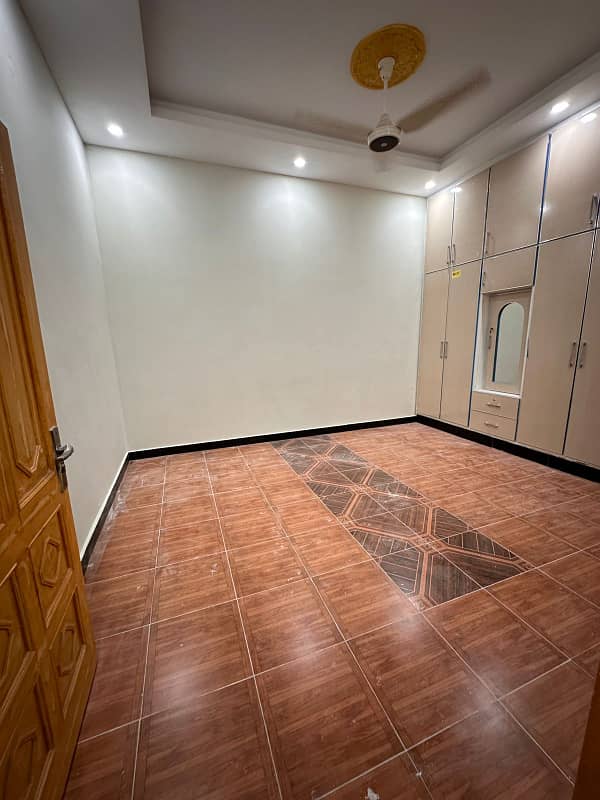 BRAND new Portion for rent 3bed 3bath kichan TV loung drawing room dayning room kitchen pani 24 hours location Jan shadi hall ke sat pani bijli Gass sab available 7