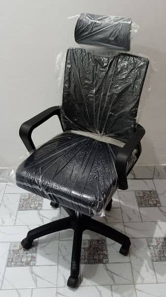 New Head Comfortable Black Revolving Chair 4