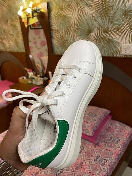 White Casual Sneaker 1