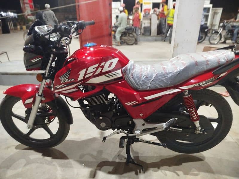 Honda CB 150F 23 Model Urgent Sale Cash Need low milage 8300 used 1