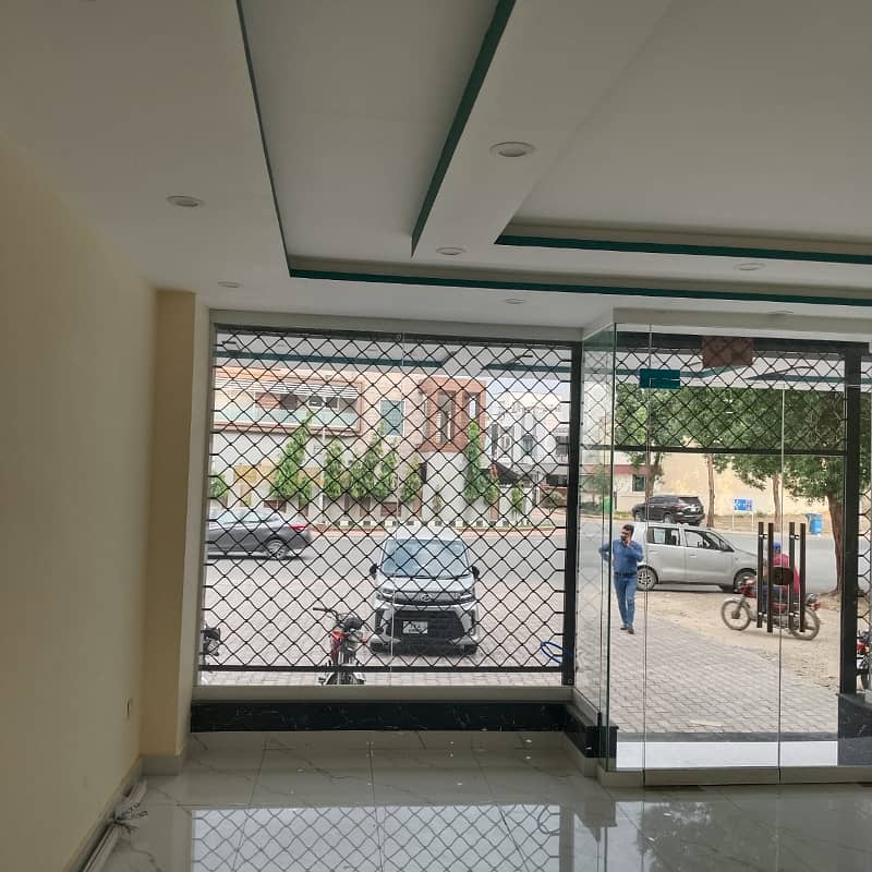 5 Marla Luxury commercial Ground Floor Available For Rent in Bahria Town Lahore 0