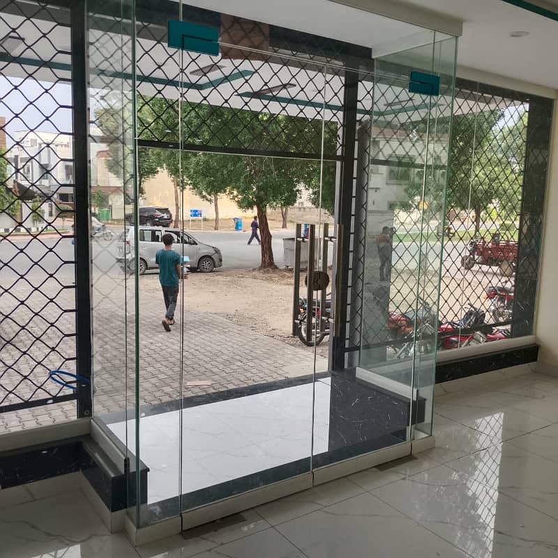 5 Marla Luxury commercial Ground Floor Available For Rent in Bahria Town Lahore 1