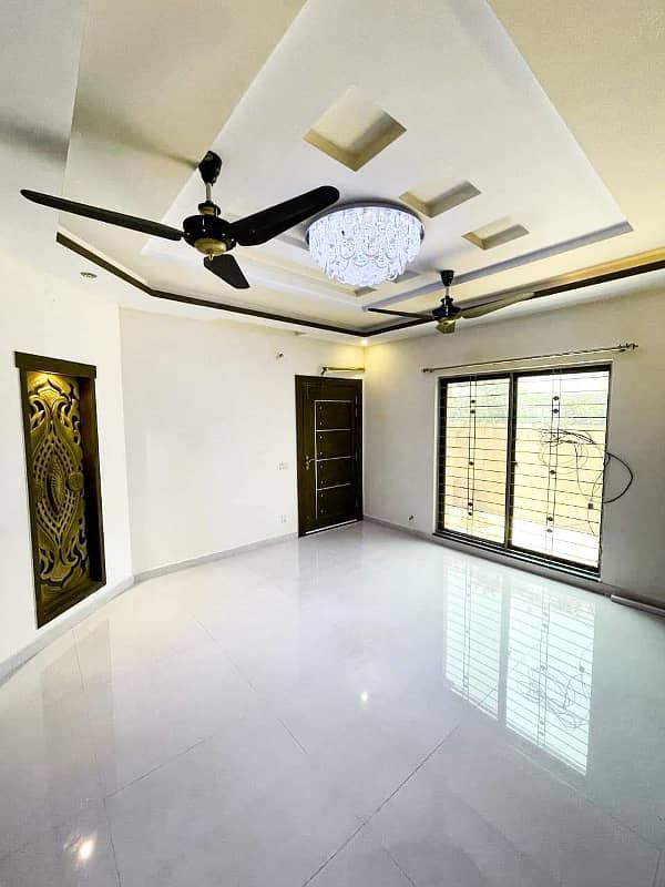 8 Marla Luxury Non Furnished House For Sale in Bahria Town Lahore 8