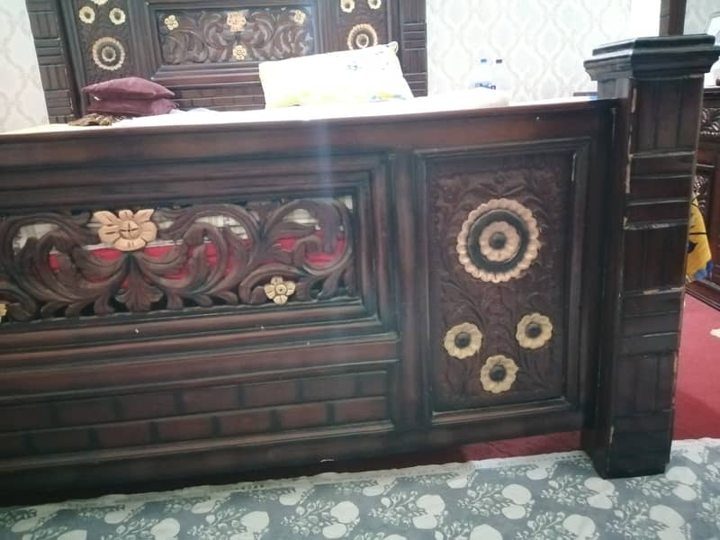 Multani wooden bed with side tables and dressing table 4