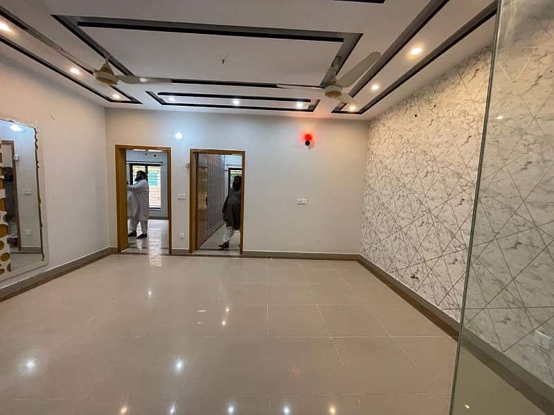 8 Marla Luxury Non Furnished House For Rent in Bahria Town Lahore 2