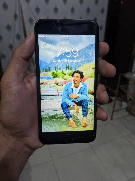 i phone 7 plus 128gb + box  ufone sim work non pta 1