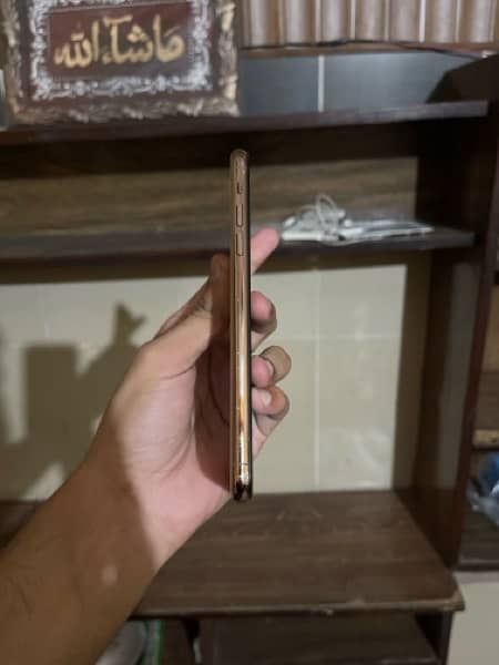 iphone 11 pro max golden 1