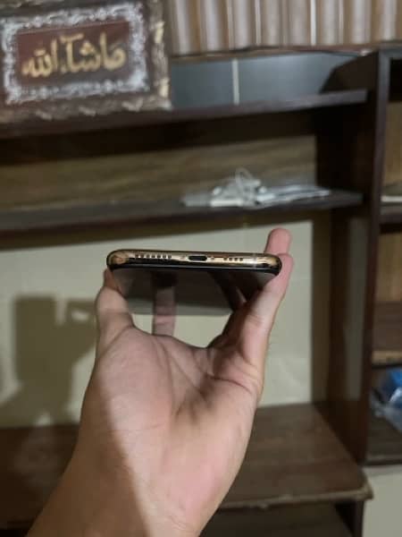 iphone 11 pro max golden 3