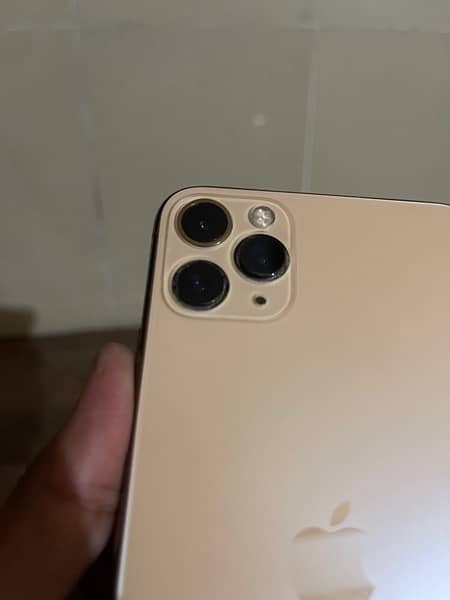 iphone 11 pro max golden 8