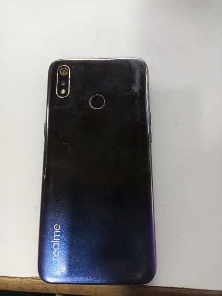 realme 3 mobile 4 GB 64 GB good conditions smooth 2