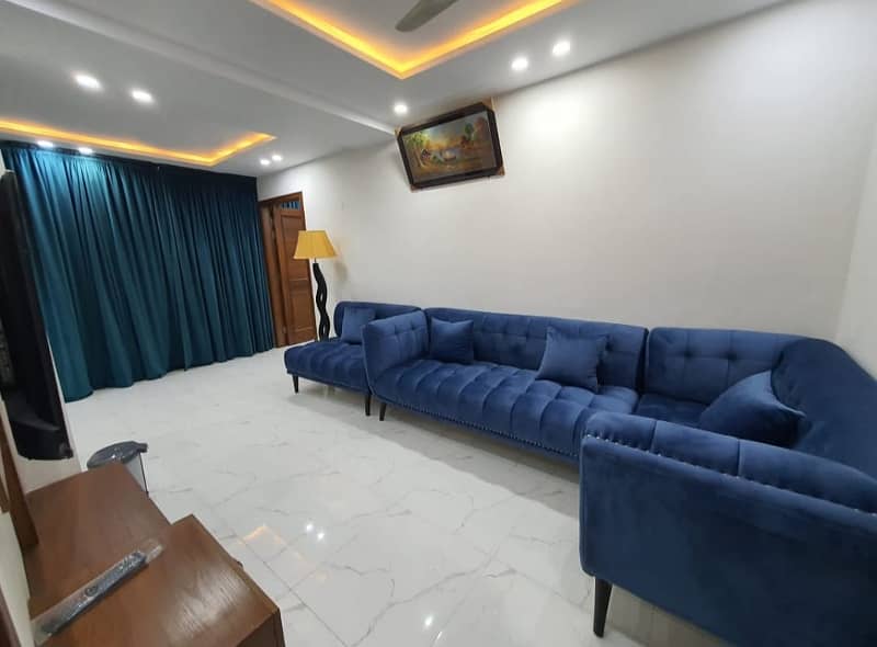 1 Bedroom VIP full furnishe flat for rent per day available in Bahia Town Lahore 2