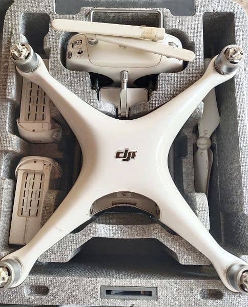 DJI dron camra 4