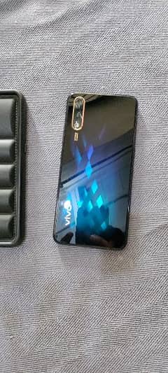 VIVO S1 4/128 condition 10/9.5 PTA approved with box and charger