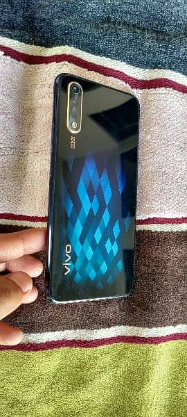 VIVO S1 4/128 condition 10/9.5 PTA approved with box and charger 1