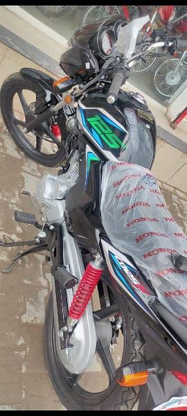 Honda CB 125 F 2024 New 3