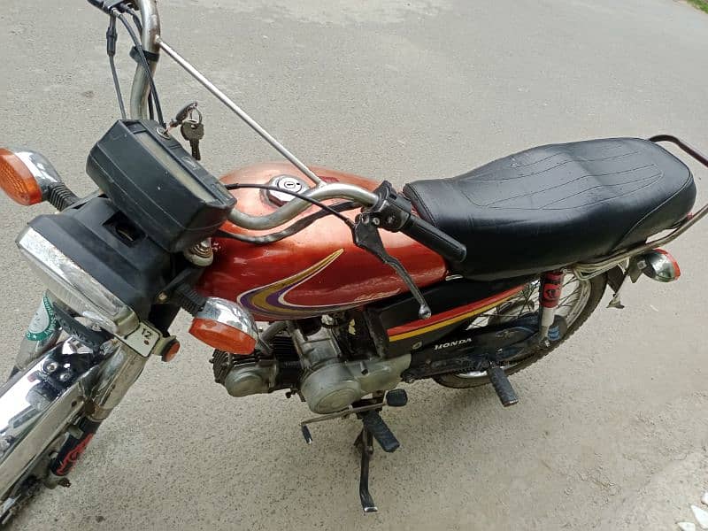 CD 70 bike in good condition. 4