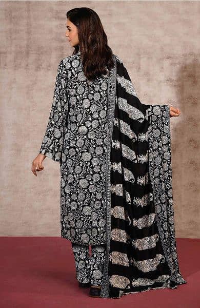 3 PCs women's unstitched khaddar printed suit 1