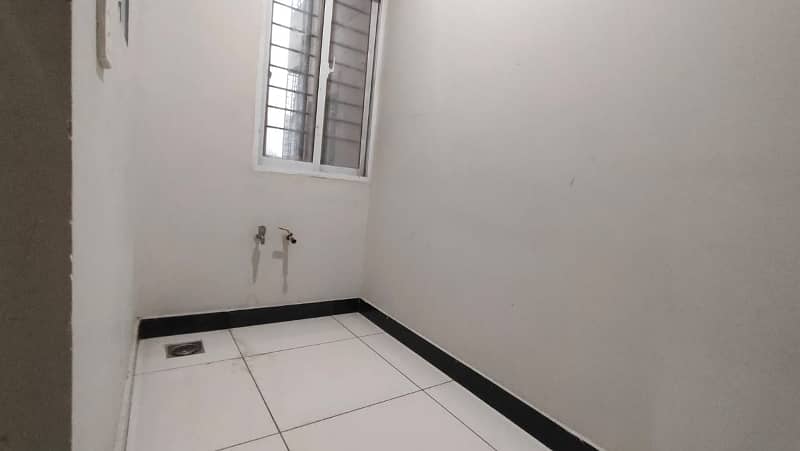 *Kings Towers* 3 Beds Drawing Dinning 3rd Floor 1550 sq. ft Corner 6