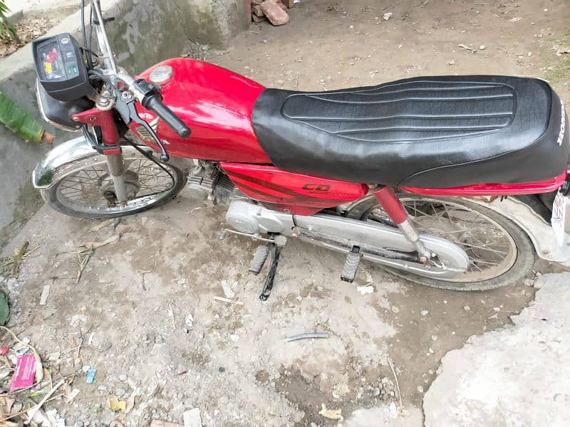 honda cd70 ha 100% ok ha koi issue ni ha need money 3