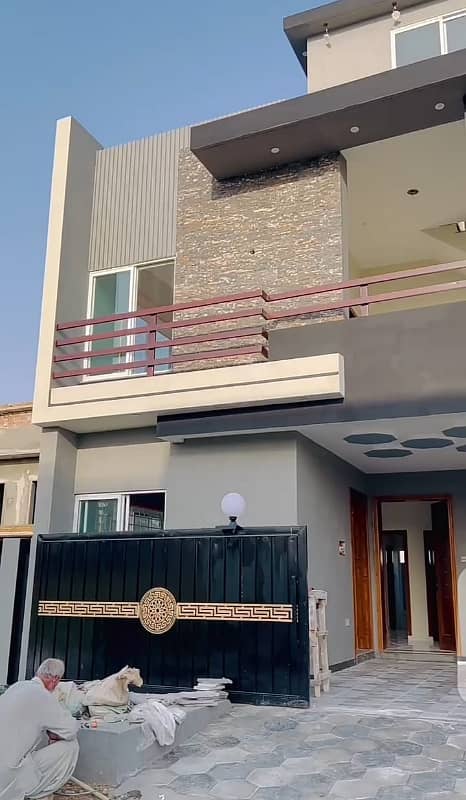 5 Mrala short corner House For Sale in Fasial Margallah City 0