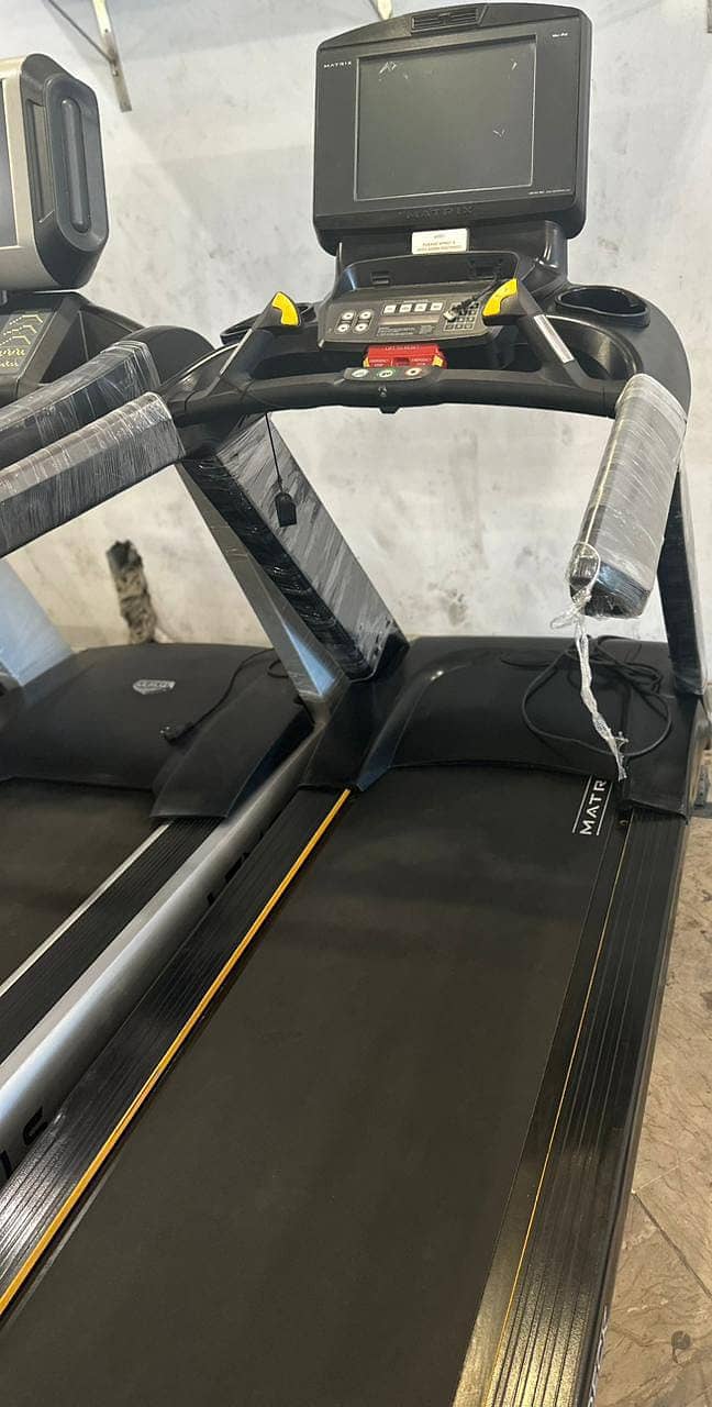 Matrix Commercial Treadmill || Treadmill For sale || Running Machine 1