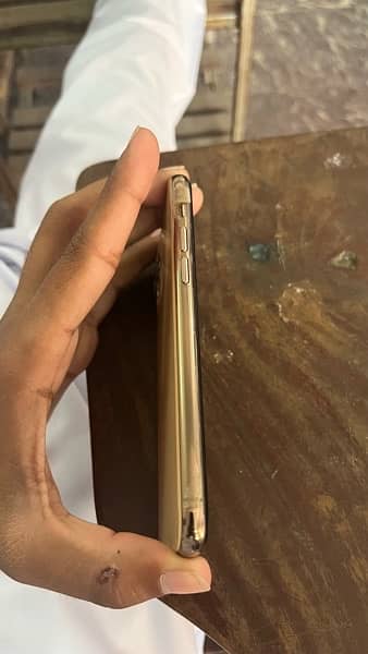 Iphone 11 pro 256 GB non Pta Golden colour 1