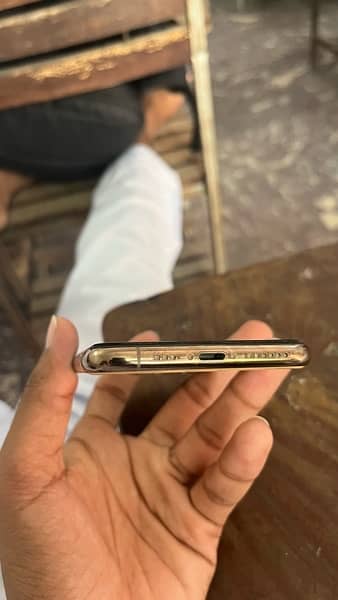 Iphone 11 pro 256 GB non Pta Golden colour 5