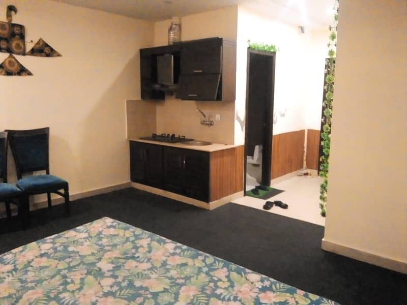 Studio apartments phr day short time available 2