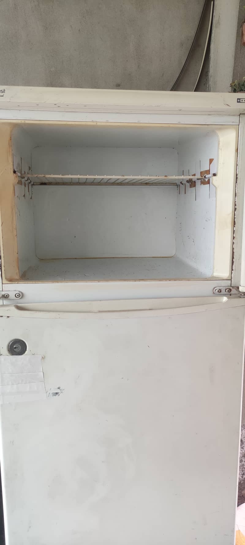 Indesit Refrigerator, Made in Italy, in Behtreen Working Condition 3