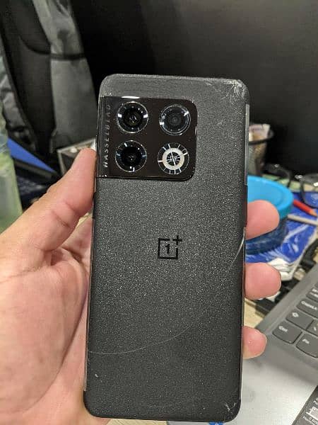 OnePlus 10 pro back glass break 1