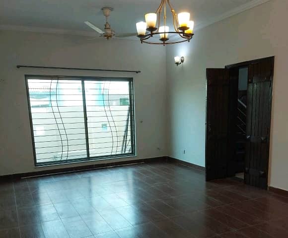 10 Marla House For rent In Beautiful Askari 11 - Sector B 1