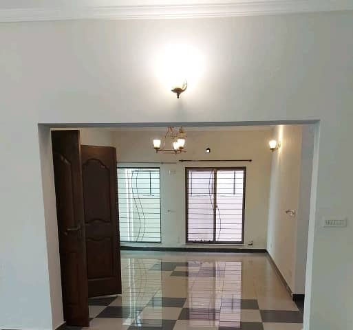 10 Marla House For rent In Beautiful Askari 11 - Sector B 2