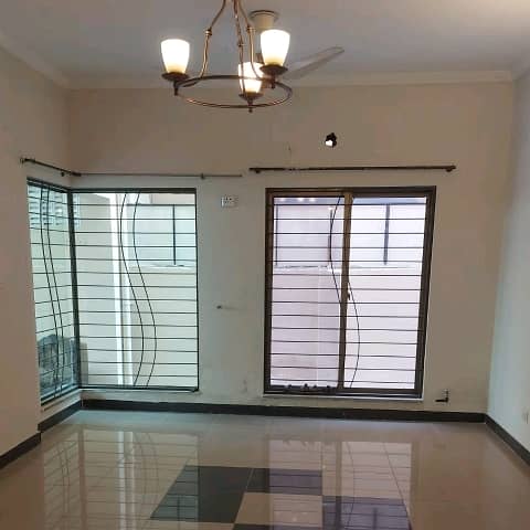 10 Marla House For rent In Beautiful Askari 11 - Sector B 5