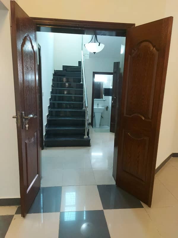 10 Marla House For rent In Beautiful Askari 11 - Sector B 7