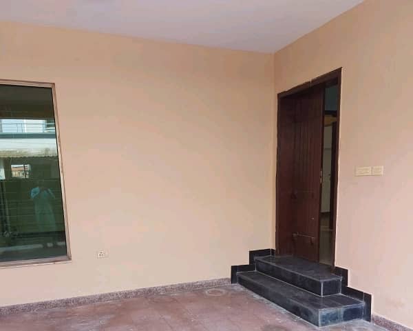 10 Marla House Is Available In Askari 11 - Sector B 0