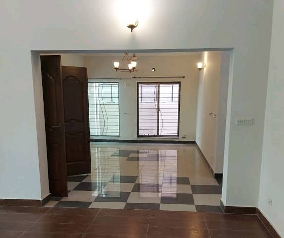 10 Marla House Is Available In Askari 11 - Sector B 2