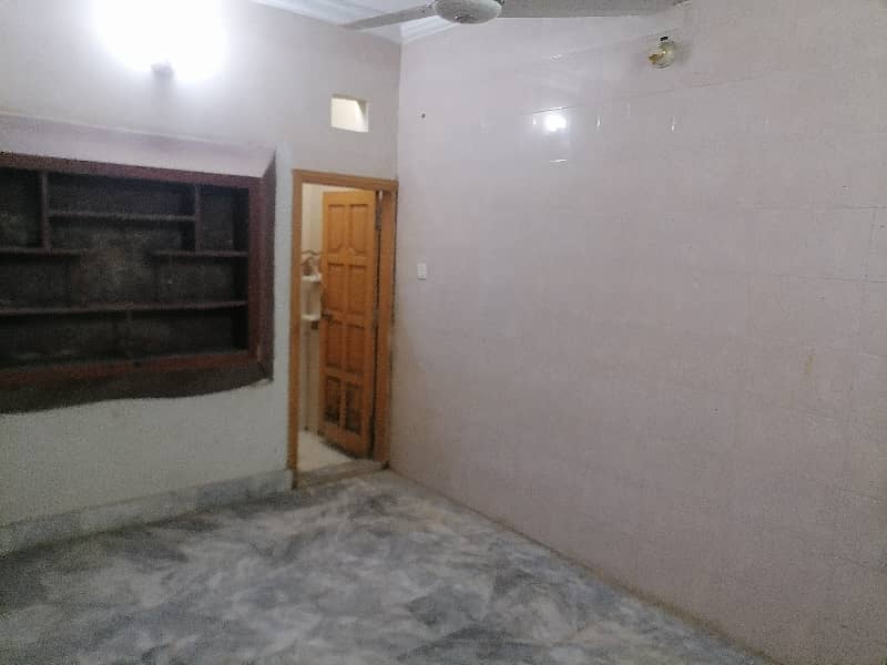 Prime Location In Sunehri Masjid Road 100 Square Feet Room For Rent 19