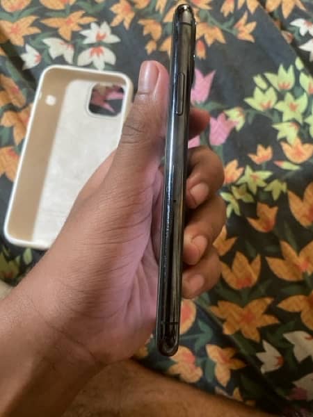 iPhone 11 pro 64gb 8